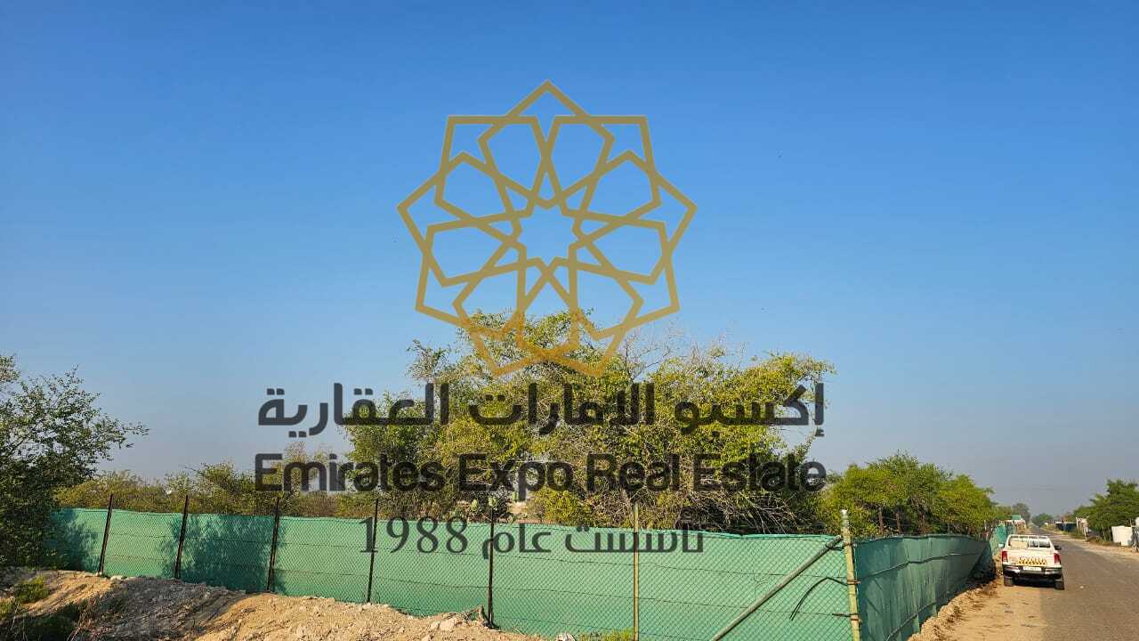 للبيع مزرعه بموقع مميز جدا في الباهية ع الشارع الرئيسي 
